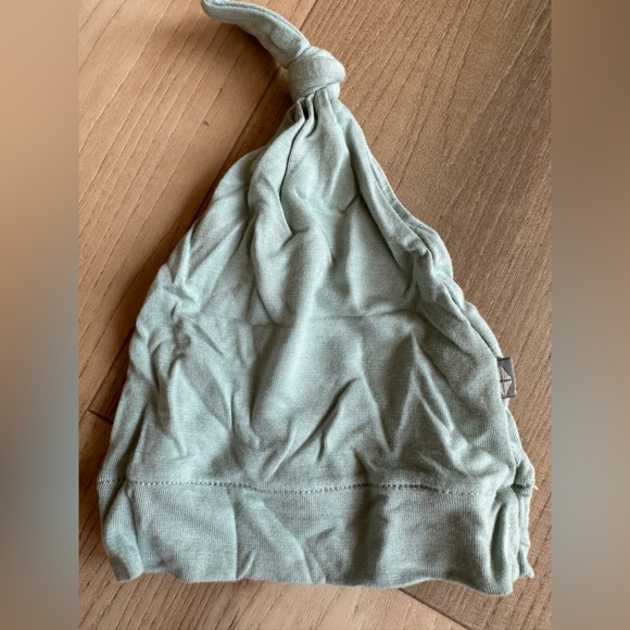 Kyte Baby sage footie with hat size 0-3 months - Picture 4 of 5